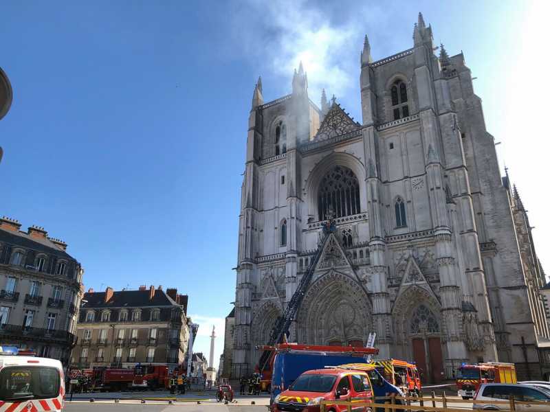 La cattedrale di Nantes dopo l'incendio di luglio 2020 (AP Photo/Laetitia Notarianni)