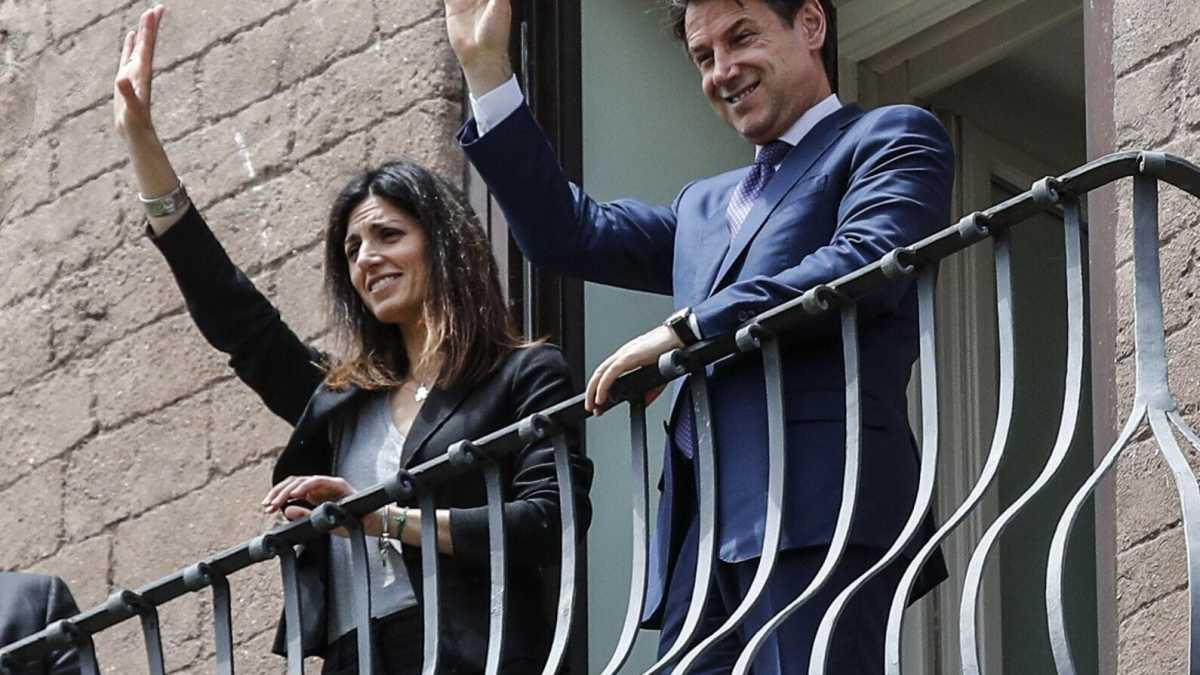 Immagine di M5s, Conte manda una smentita ai giornali per dire che a Roma appoggia Raggi