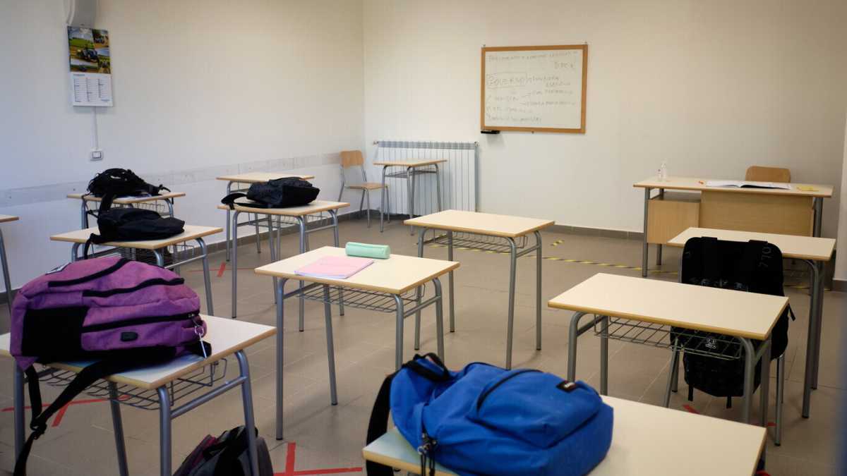 Immagine di Sindacati contro la scuola