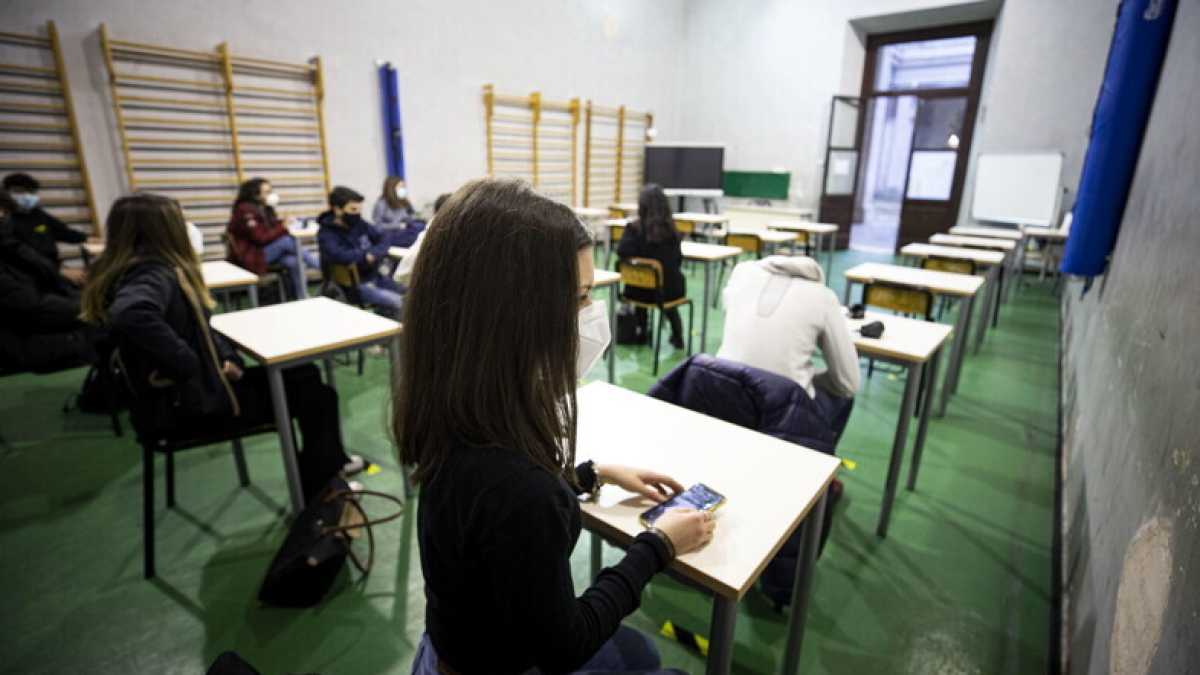 Immagine di Un commissario per liberare la scuola dei sindacati. Fioroni sveglia il Pd