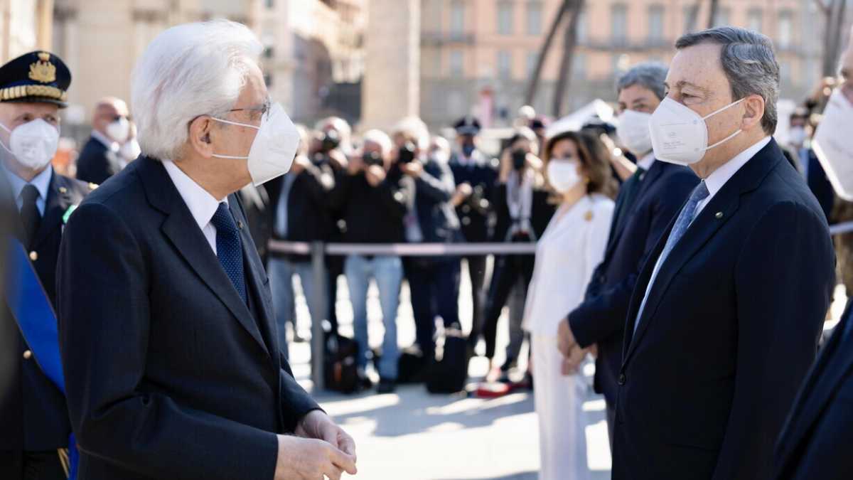 Immagine di L'ex direttore del Financial Times: “Draghi e Mattarella fino al 2023”