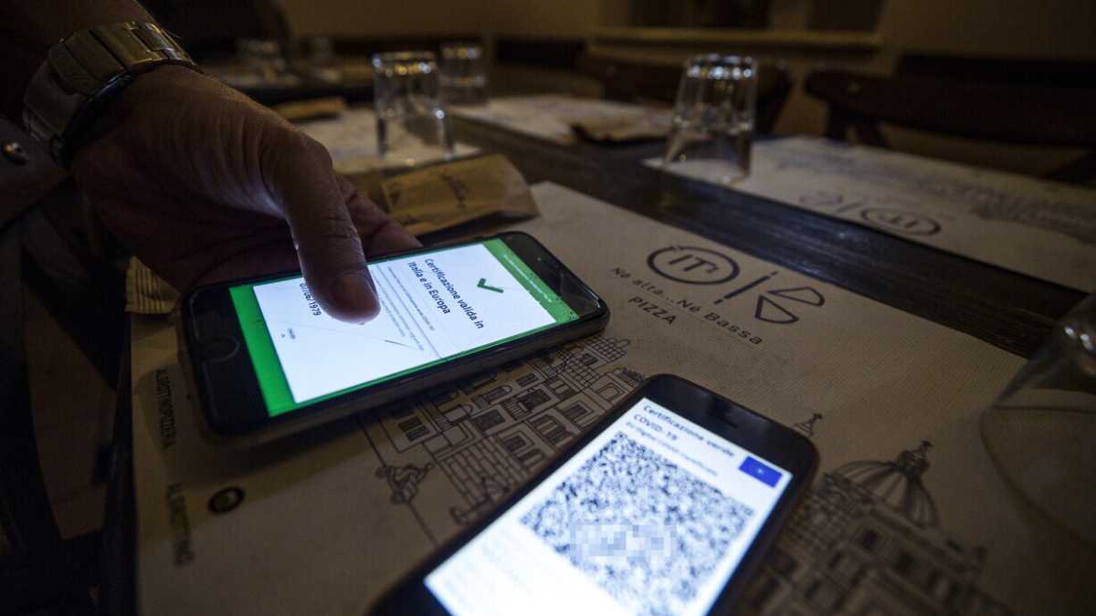 Immagine di Ora serve tracciare le catene di contagio o rendere obbligatorio il vaccino