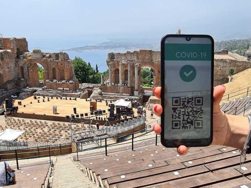 Il teatro di Taormina (Ansa)