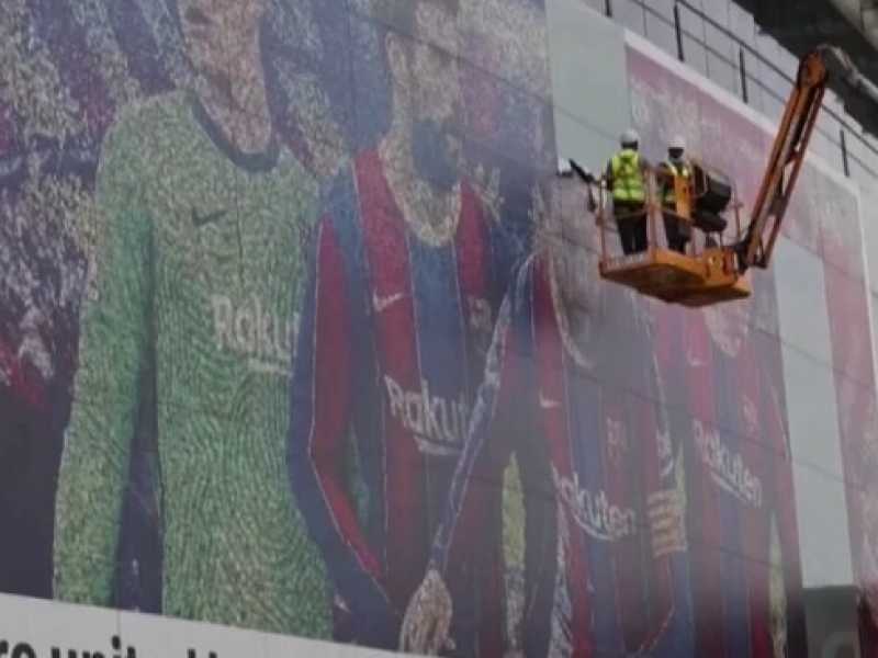 Il murale blaugrana con Leo Messi è già stato rimosso dalle pareti del Camp Nou