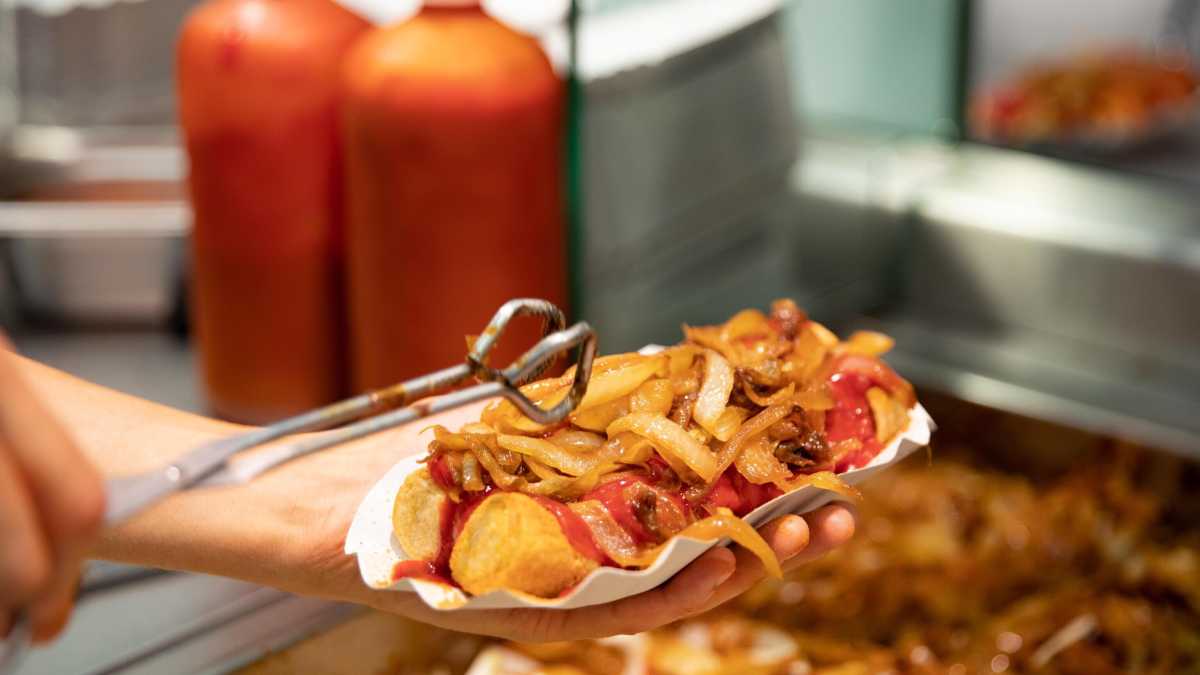 Immagine di Viva i currywurst operai contro vegani e svolte green
