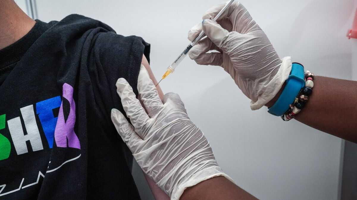 Immagine di Vaccini: l'Oms dice no, ma la terza dose si farà anche in Italia (e non solo)