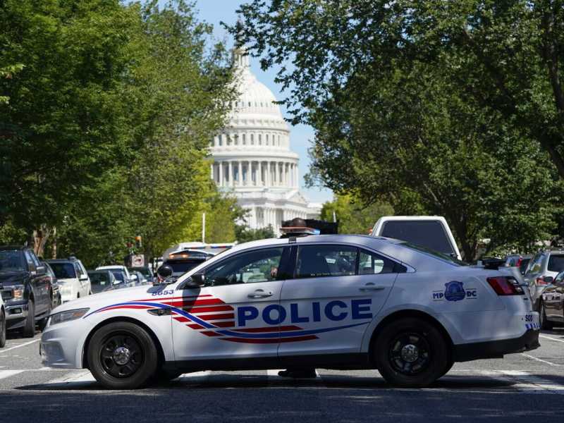 L'uomo che minacciava di far esplodere una bomba vicino Capitol Hill si è arreso