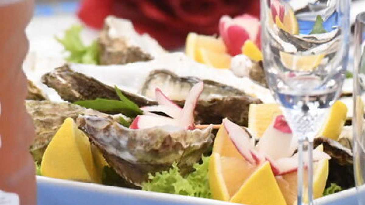 Immagine di Il menù con nomi ironici dei piatti fa venire il (fior di) latte alle ginocchia