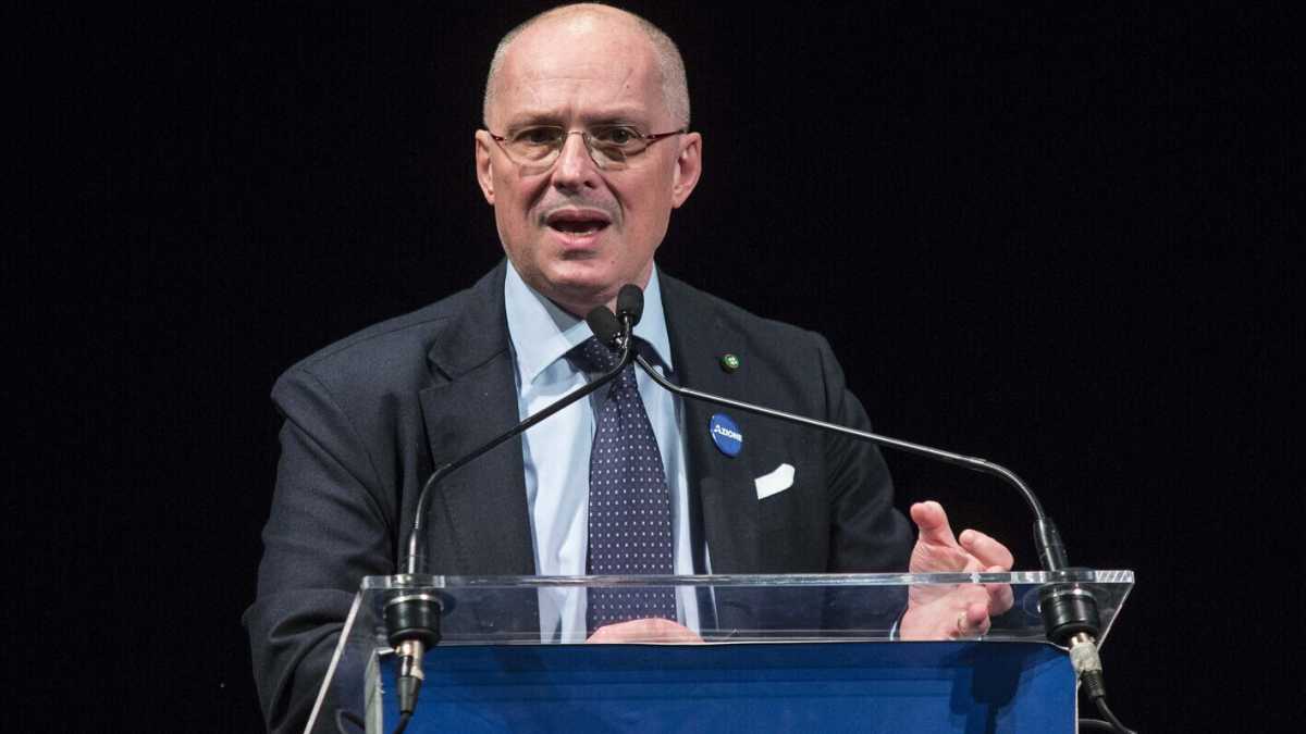 Immagine di Ricciardi: “Sì all’obbligo vaccinale, ma prima green pass ovunque”