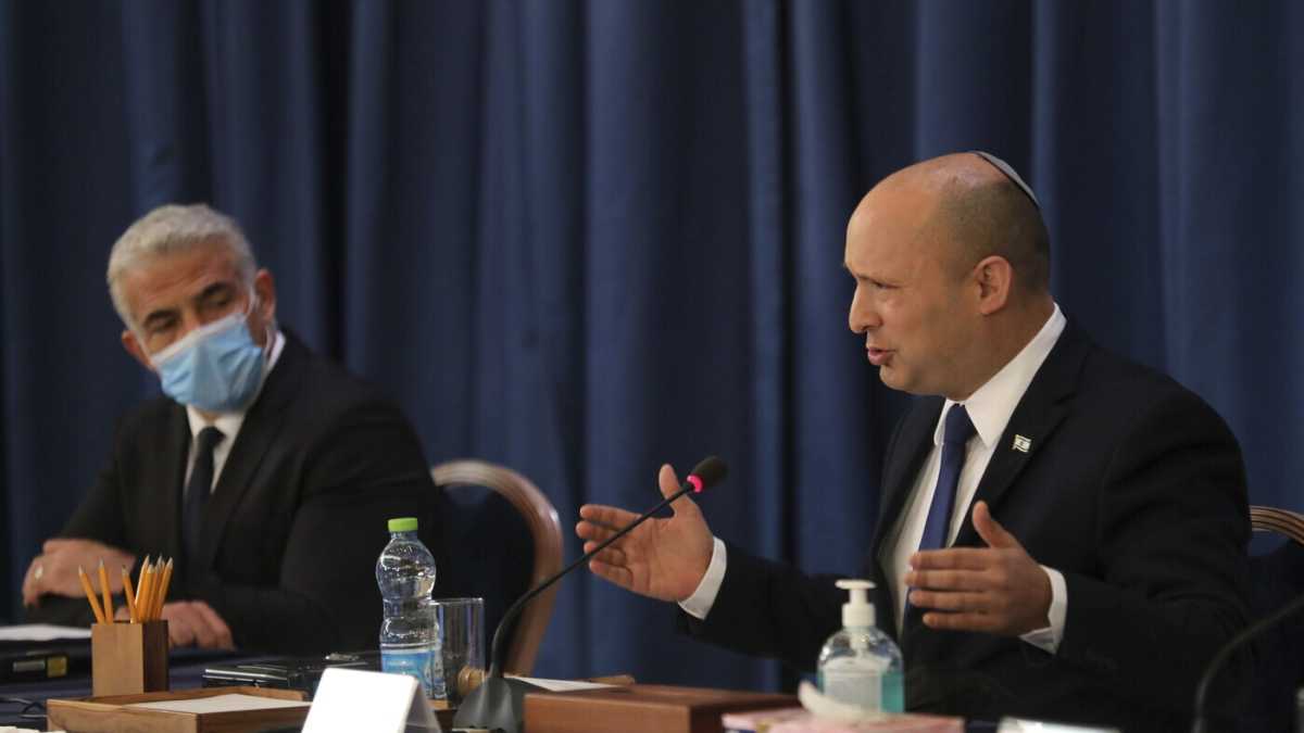 Immagine di Bennett scopre che gestire la pandemia è più difficile che scriverne