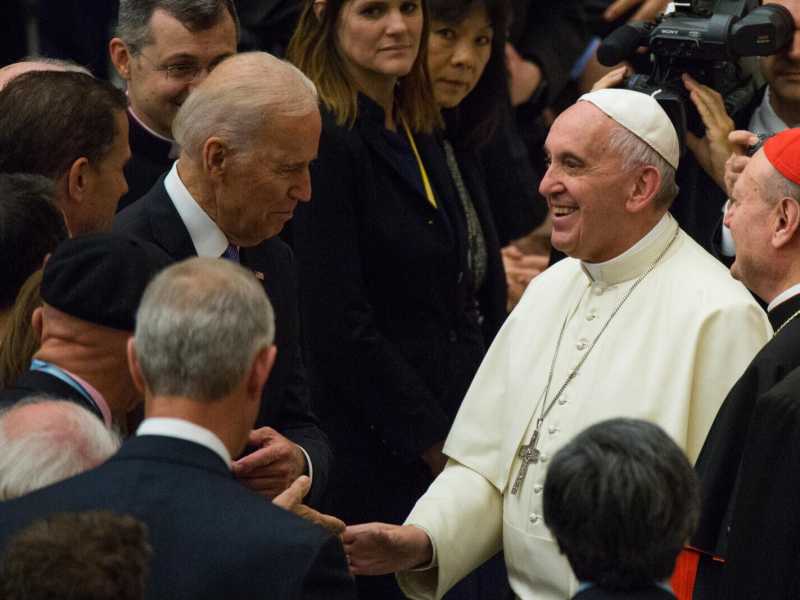 Il Papa fulmina Biden