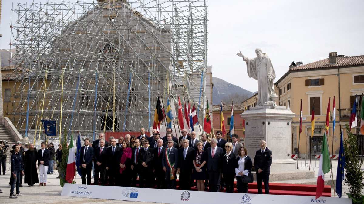 Immagine di "Cinque indagini per aver provato a ricostruire dopo il terremoto". La storia del sindaco di Norcia