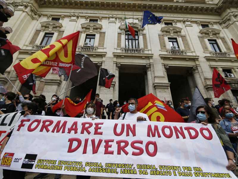 Sindacati a difesa della nicchia di prof no vax