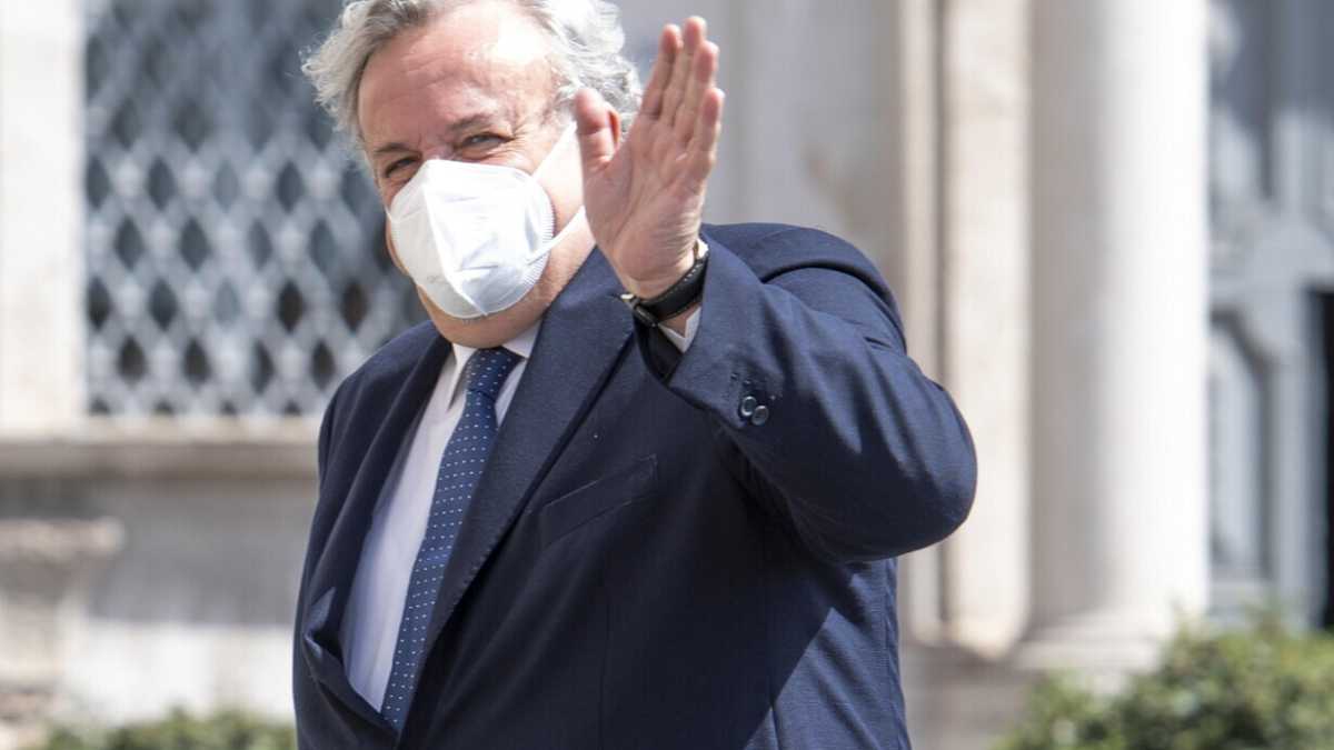 Immagine di La querelle su Xylella fra Michele Emiliano ed Emiliano Michele