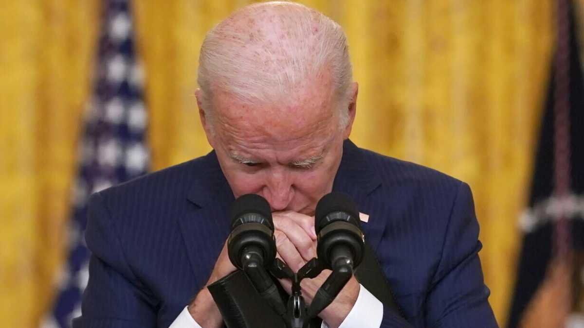 Immagine di Biden dice che il ritiro non si ferma e promette di dare la caccia ai terroristi