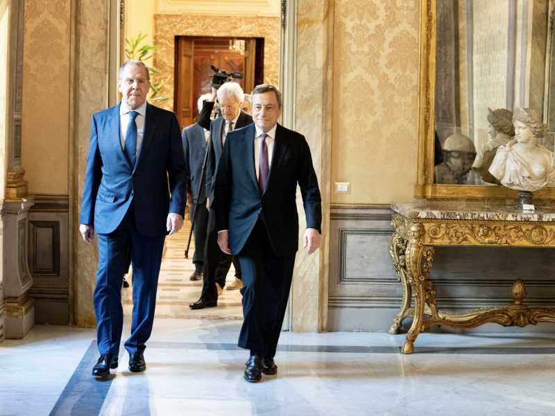 Draghi incontra il russo Lavrov e cerca di coinvolgere anche la Cina
