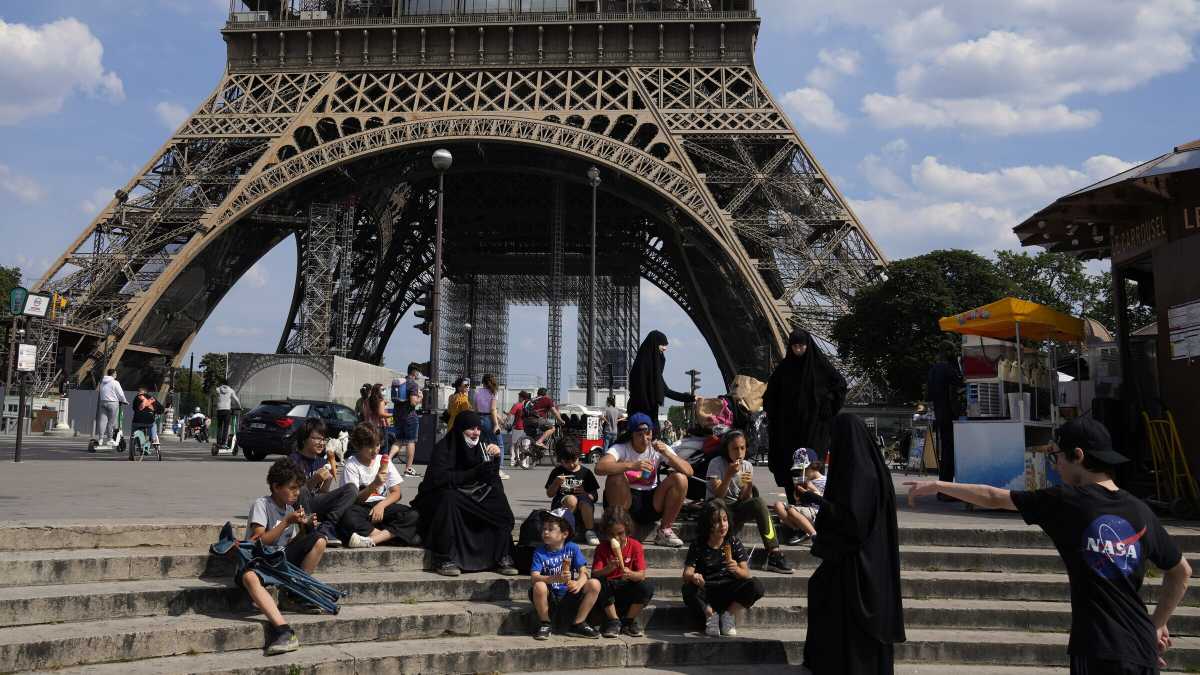 Immagine di “Emily in Paris” scatena l’effetto Netflix: i turisti si catapultano a Parigi