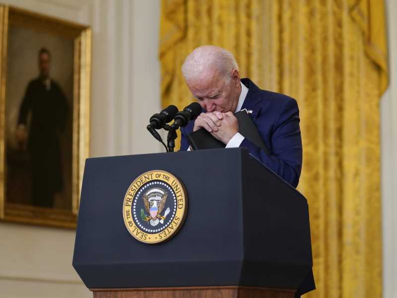Il presidente degli Stati Uniti Joe Biden, durante la conferenza stampa dopo l'esplosione all'aeroporto di Kabul (LaPresse)
