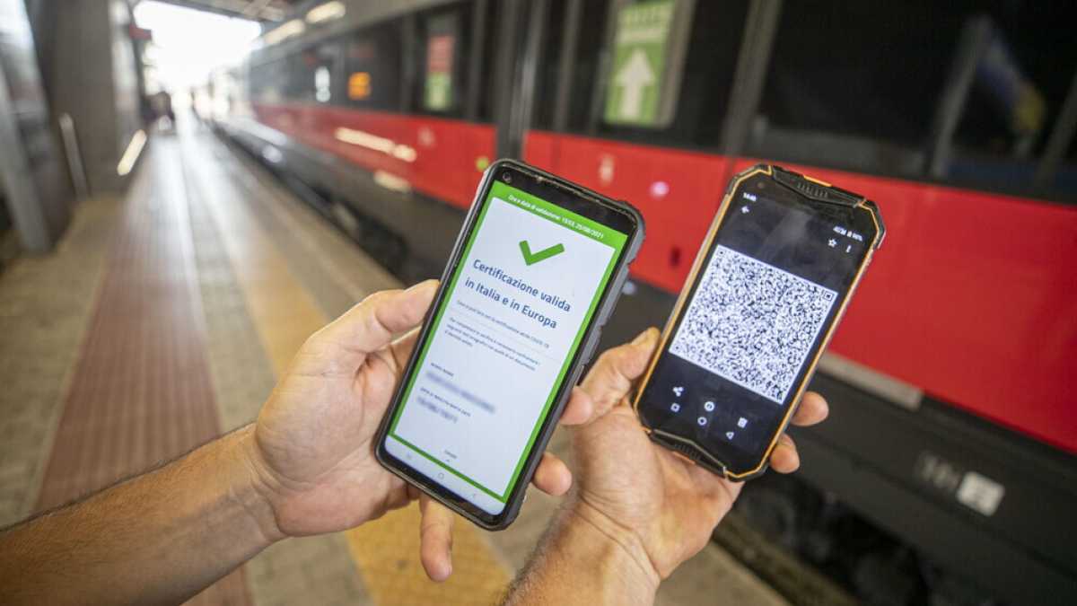 Immagine di Green pass a scuola e per viaggiare. Ecco come funziona dal 1° settembre