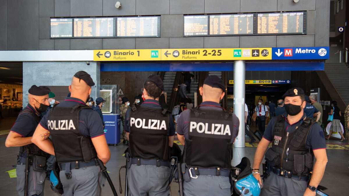 Immagine di Chat piene, stazioni vuote: flop dei no vax. Ma sul green pass lite Salvini-Letta