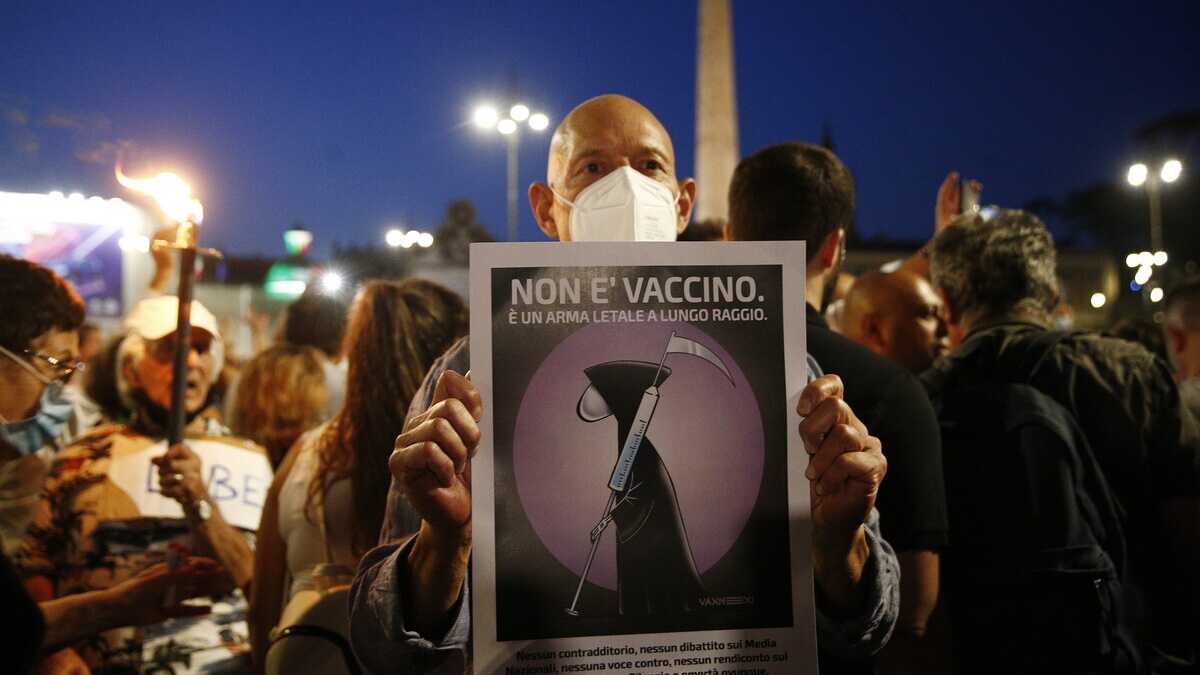 Immagine di I no vax e i "traditori"