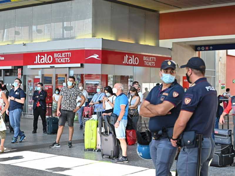 Ritirata dei No green pass: nelle stazioni più polizia che no vax