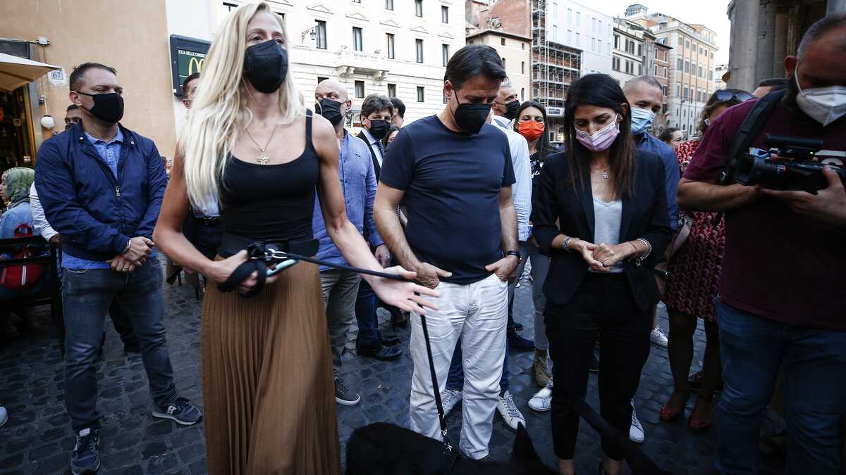 Immagine di Quando i tifosi della Raggi urlavano: “Ammazzate i giornalisti”