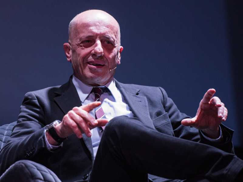 Sallusti: "Sui vaccini Salvini e Meloni sono un po' paraculi"