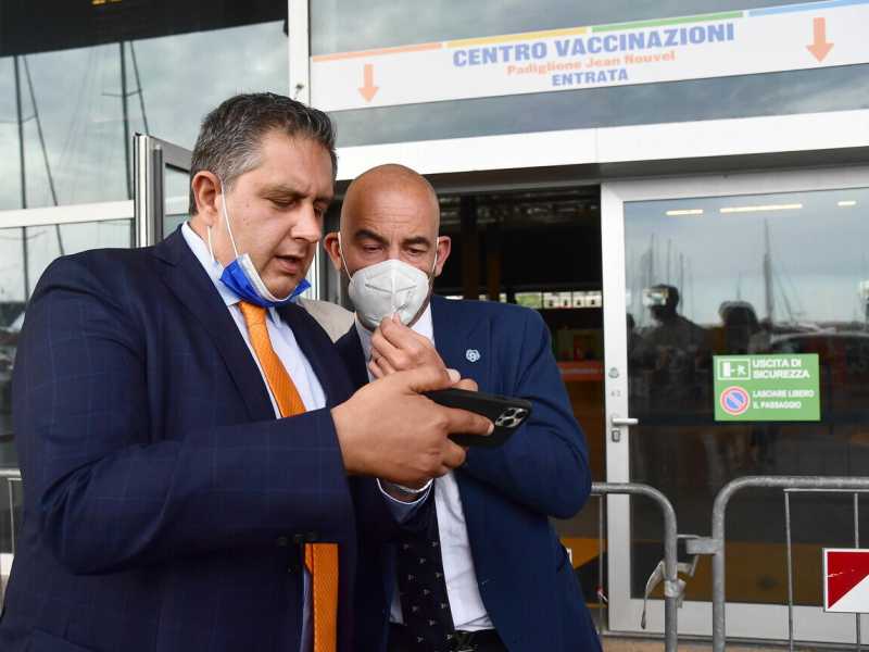 Bassetti, il virologo che non piace (più) alle destre: "Sono rimasto solo"