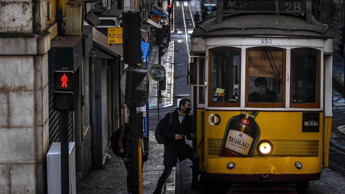 Immagine di In Portogallo, dove i vaccini vanno alla grande e le polemiche son “schiuma dei giorni”