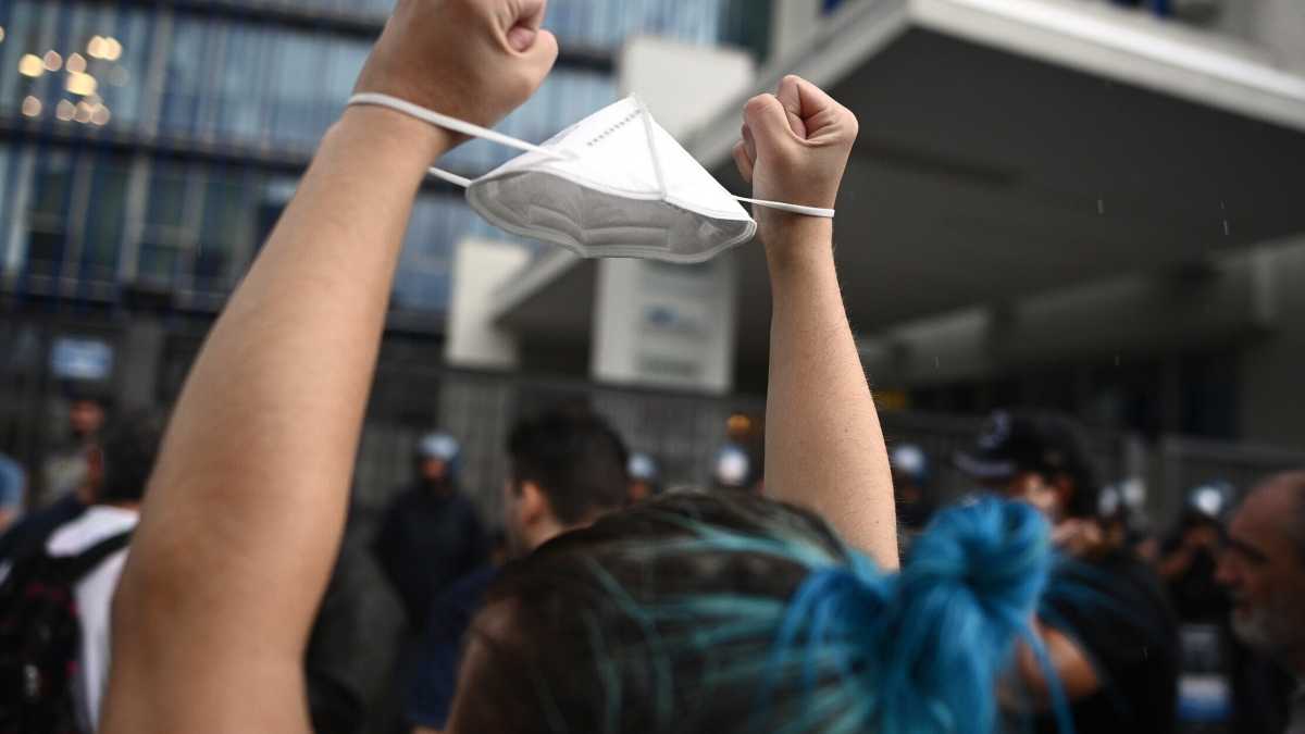 Immagine di Confalonieri: “I No vax servono nei talk-show, ma nessuno li prende sul serio”