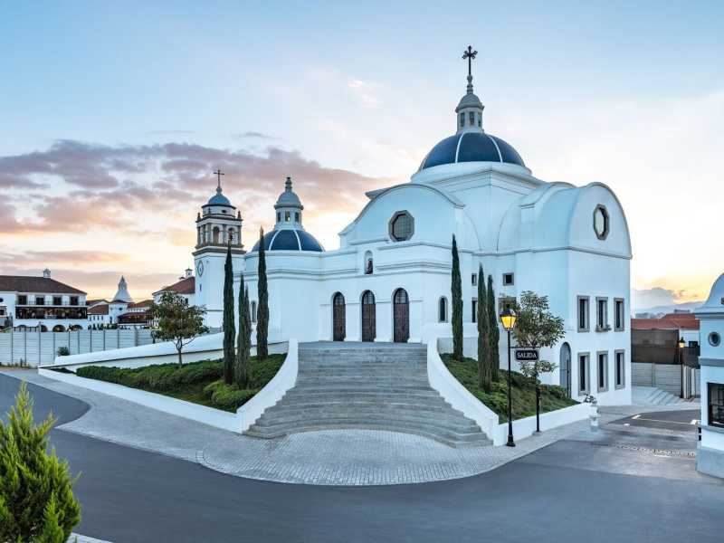 Chiesa di Santa Mar&iacute;a Reina de la Familia, Citt&agrave; del Guatemala (dal sito estudiourbano.com)<br />