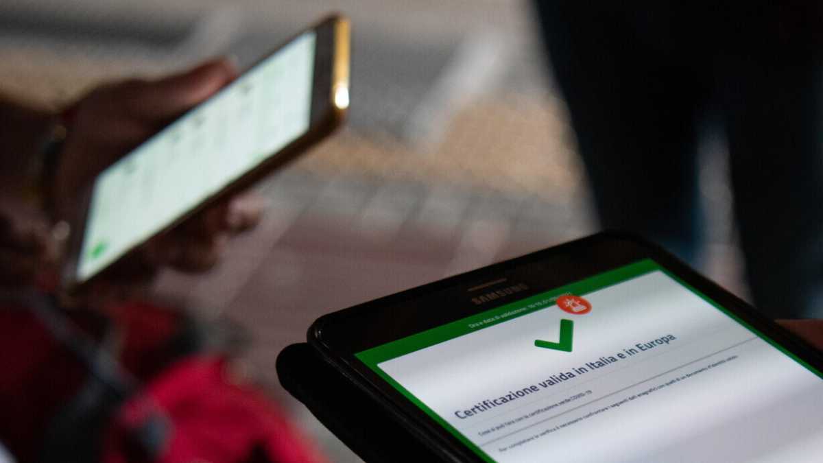 Immagine di Estensione del green pass: tutte le ipotesi al vaglio del governo