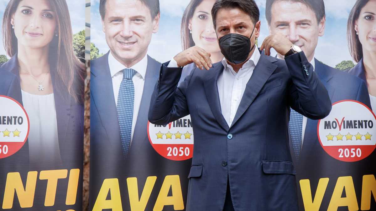 Immagine di "Ci facciamo un selfie?". Ora Conte ha un nuovo format elettorale
