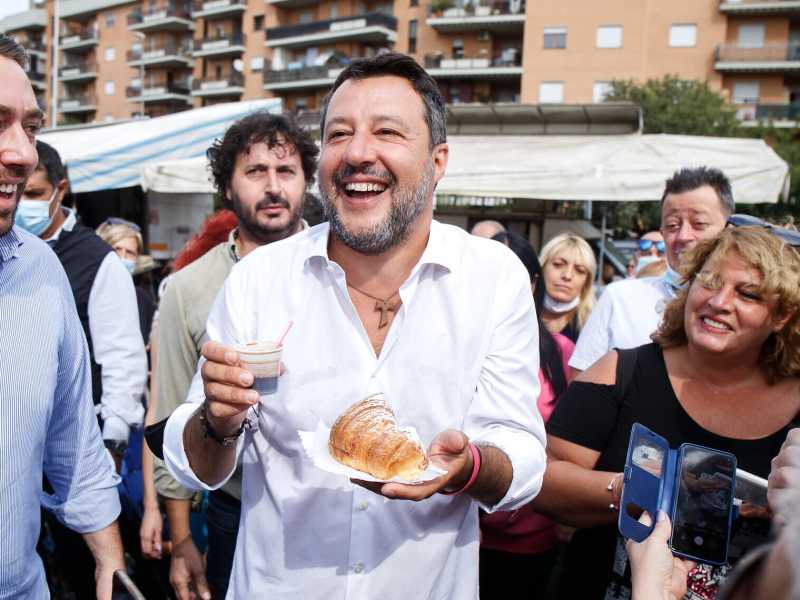 Con tutte queste sberle fino a quando Salvini subirà la Lega di governo?