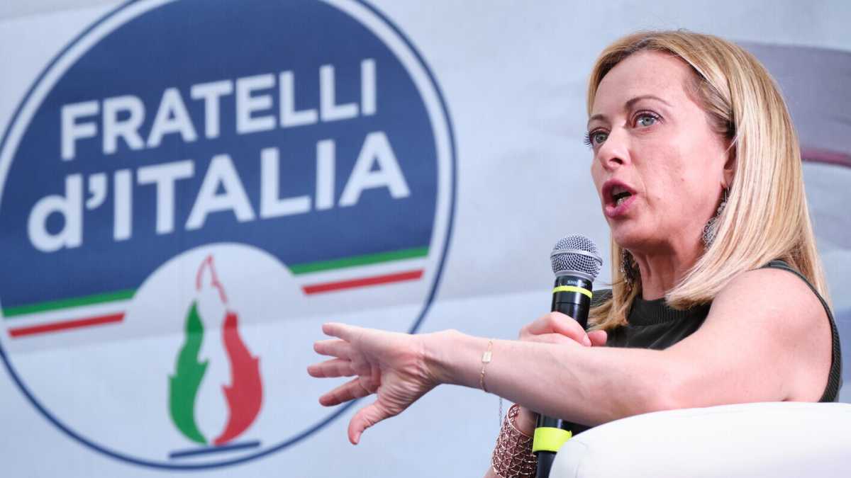 Immagine di La variante Meloni: i vaccini non funzionano, a meno che non vada lei al governo