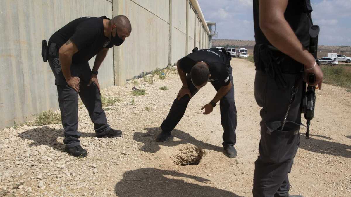 Immagine di Come hanno fatto i sei terroristi palestinesi a evadere dal carcere in Israele