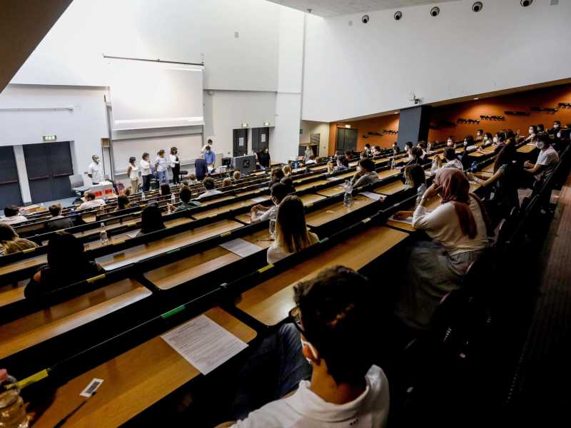 I test di ammissione a medicina alla Sapienza di Roma (foto Ansa)