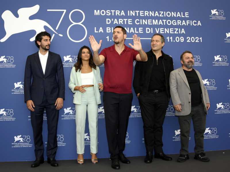 Freaks Out, parla Mainetti: "Non un film sui supereroi, ma su uomini con super poteri"