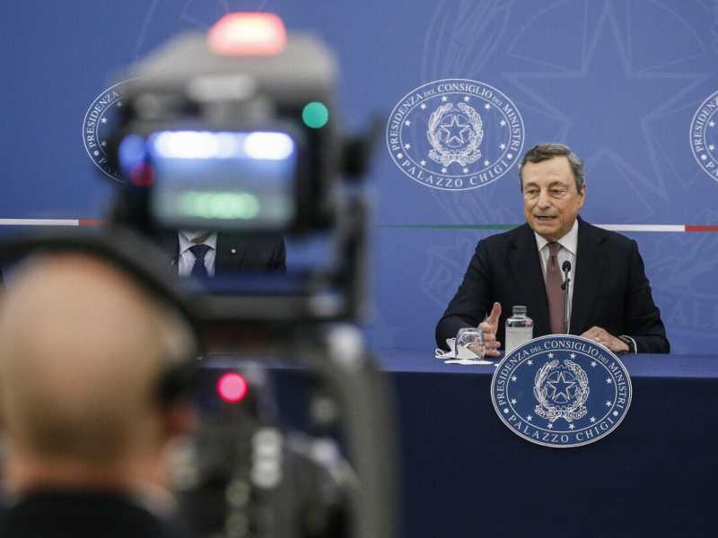 I bei "Sì" di Draghi e il Tar contro i No vax