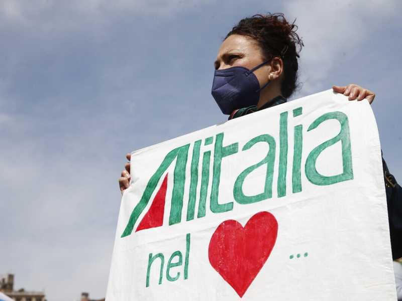 Il governo ha una soluzione per Alitalia
