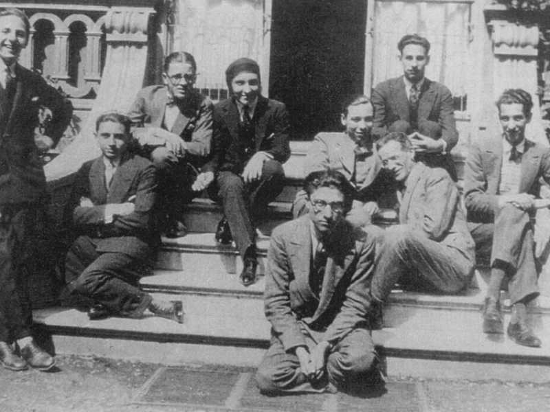 In primo piano, Cesare Pavese (Santo Stefano Belbo, 9 settembre 1908 – Torino, 27 agosto 1950). Olycom <br />