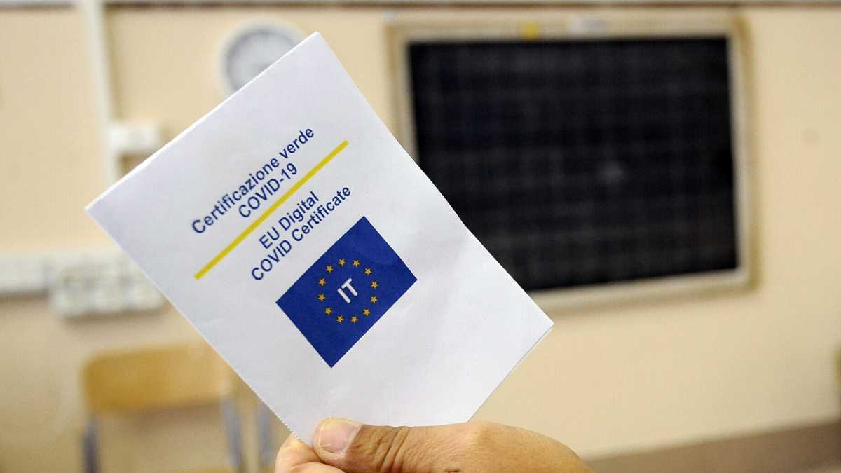 Immagine di Almeno il green pass terrà i genitori alla larga dalla scuola
