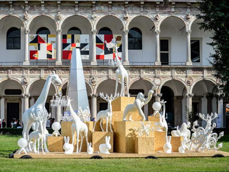 Installazioni del Fuorisalone presso l’Università Statale di Milano (foto Claudio Furlan/LaPresse) <br />