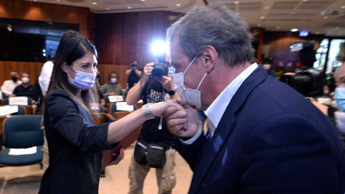 Immagine di Raggi e Calenda, due cuori e un Campidoglio