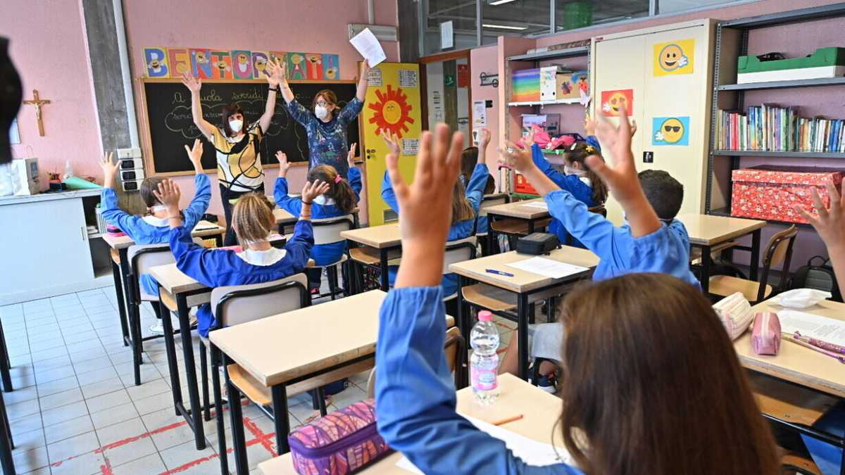 Immagine di A scuola con i tamponi salivari, validi anche per il green pass
