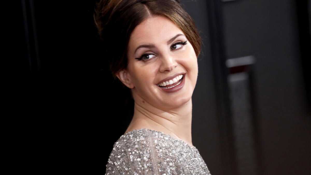 Immagine di Lana Del Rey è uscita dai social. È l'unica via di fuga dalla cultura cancellettista?