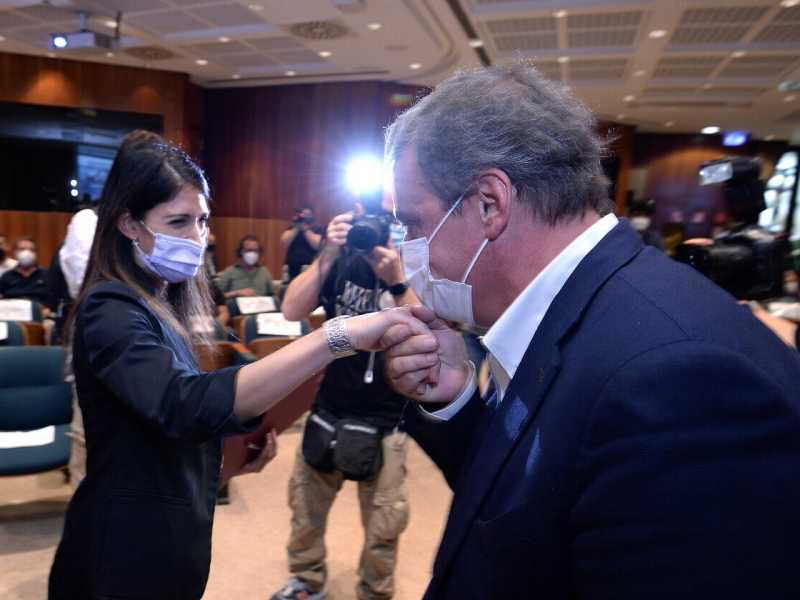 Raggi e Calenda, due cuori e un Campidoglio