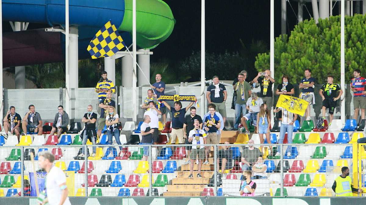 Immagine di Che bello questo 4-0 del Parma nello stadio friulano con il parco acquatico sullo sfondo