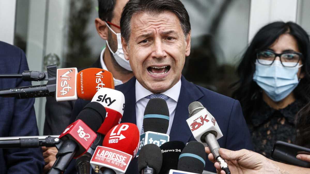 Immagine di Giallo sull'iscrizione di Conte al M5s: "È stato registrato a luglio"
